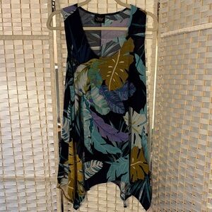 Justify Women's Tropical Print Tunic Top - Multicolor